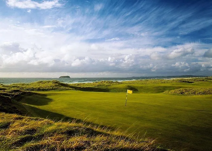 The Strand باليليفين