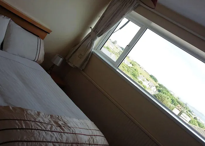 The Strand باليليفين