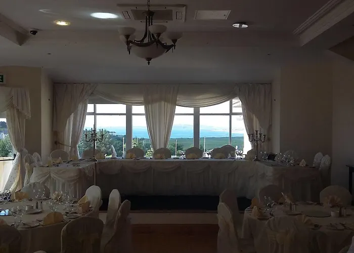 The Strand باليليفين